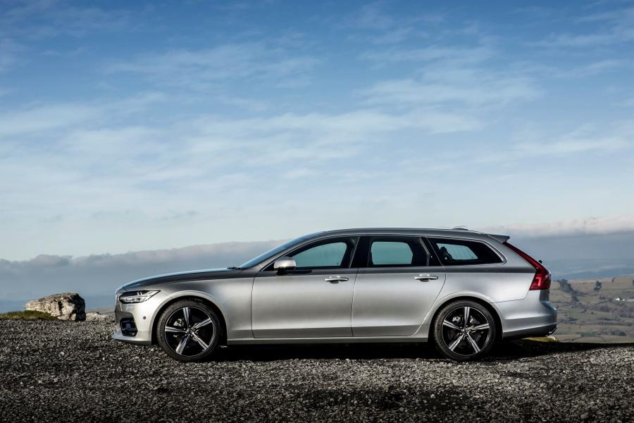  Volvo V90 D4 R-Deisgn 2017 года  (UK) (фото 5 из 40)